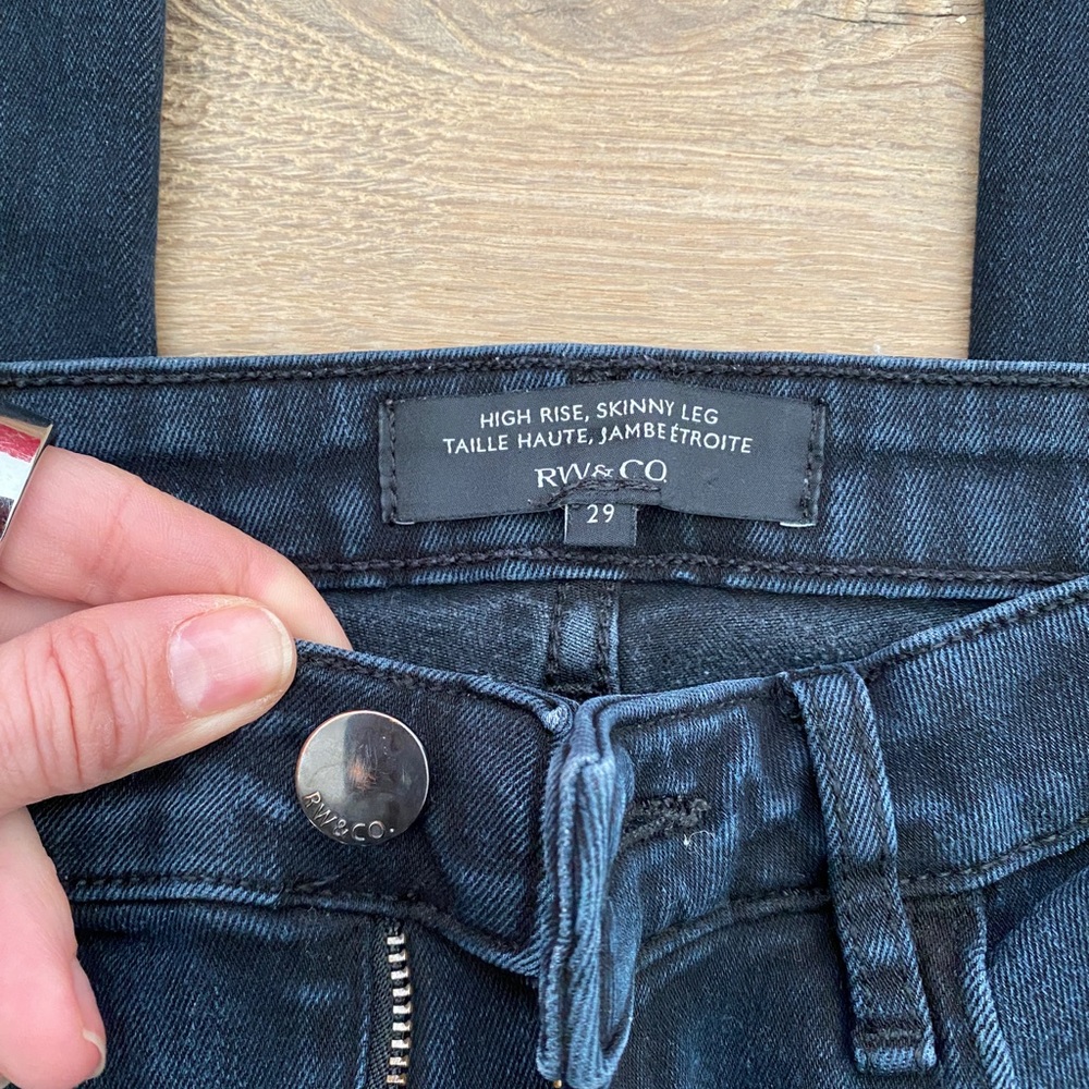 RW & Co. black/blue high rise skinny jeans. - Picture 7 of 9